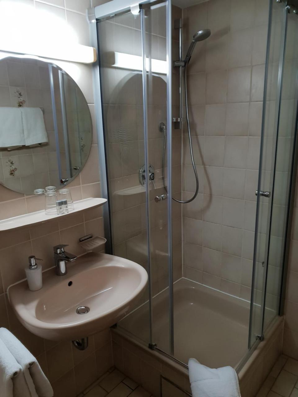 Landgasthof Bock Hotel Gauting Luaran gambar